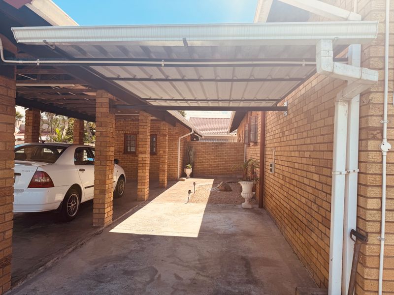 Exclusive Upmarket Bachelor Flat to Let  - Photo 5