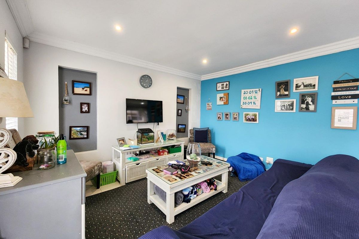 Captivating Charm! .... Modern with superb Finishes - Photo 2