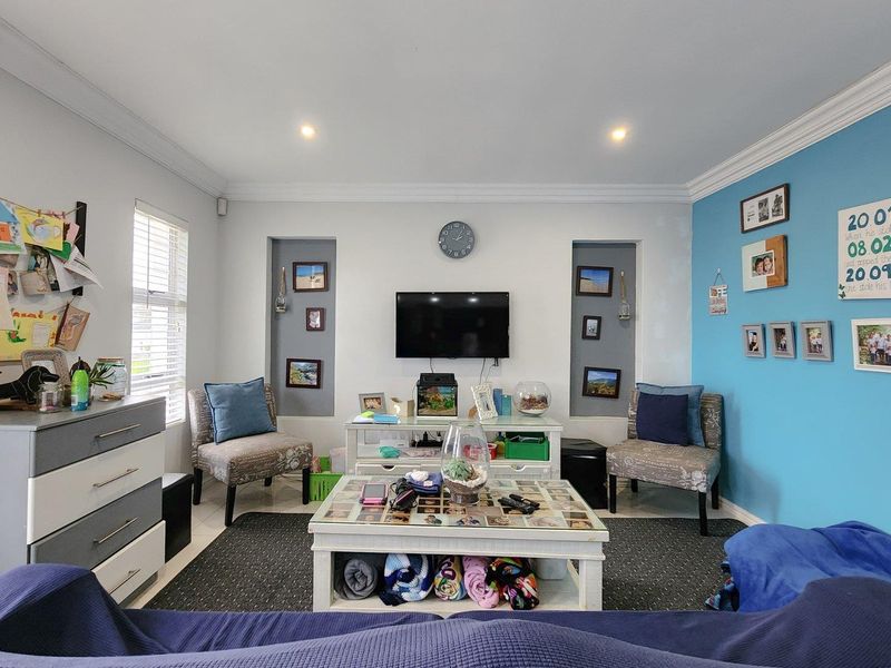 Captivating Charm! .... Modern with superb Finishes - Photo 4