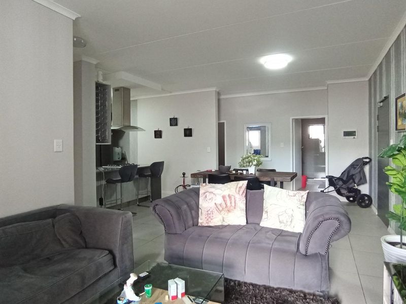 Modern Ground Floor Living in 92 on New – Prime Location - Photo 2