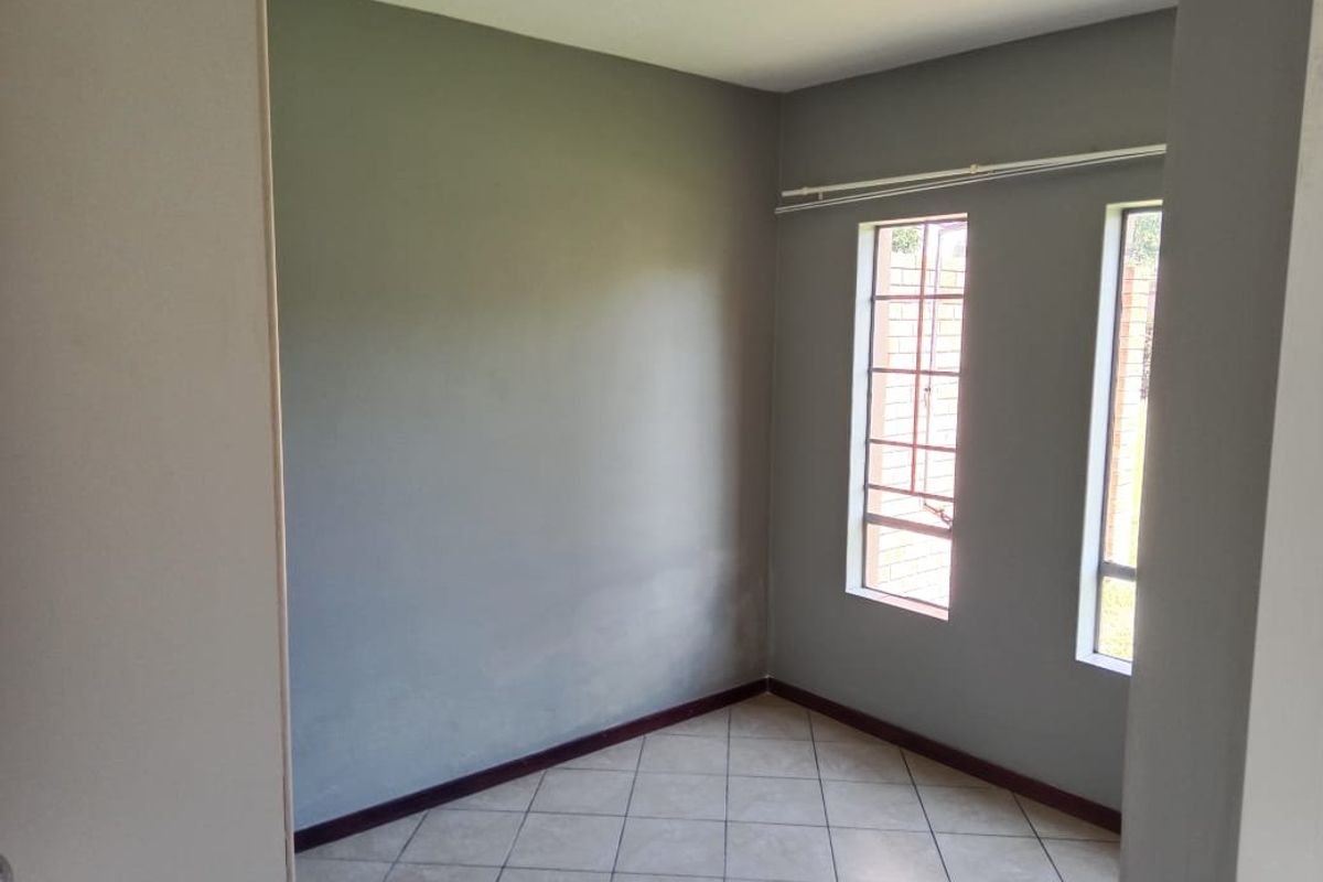 2 bed ground floor unit fir sale in Noordwyk - Photo 5