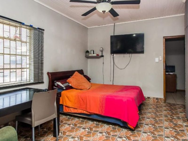 Versatile 4-Bedroom Home with 3 Income-Generating Flatlets & Entertainment Area - Photo 7