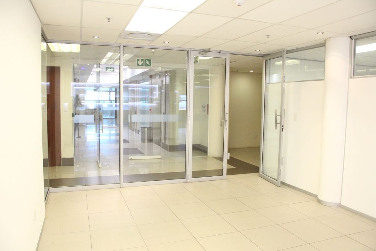 Office Suite Rental Available in Sandton Central – Grade A with Back-up Generator and Water - Photo 2