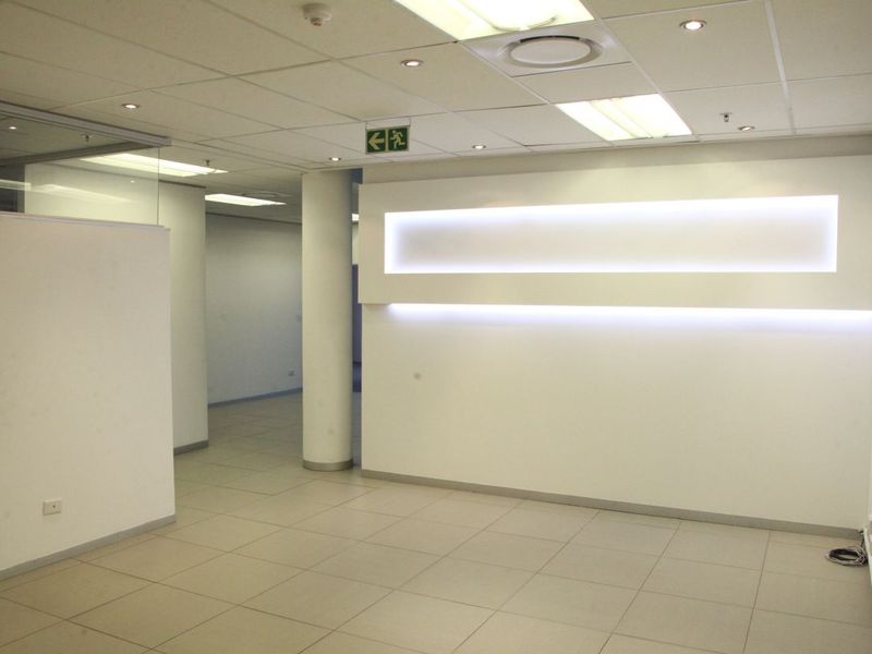 Office Suite Rental Available in Sandton Central – Grade A with Back-up Generator and Water - Photo 10