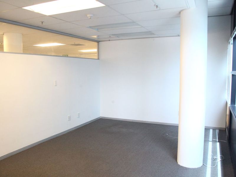 Office Suite Rental Available in Sandton Central – Grade A with Back-up Generator and Water - Photo 9