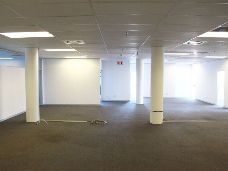 Office Suite Rental Available in Sandton Central – Grade A with Back-up Generator and Water - Photo 8