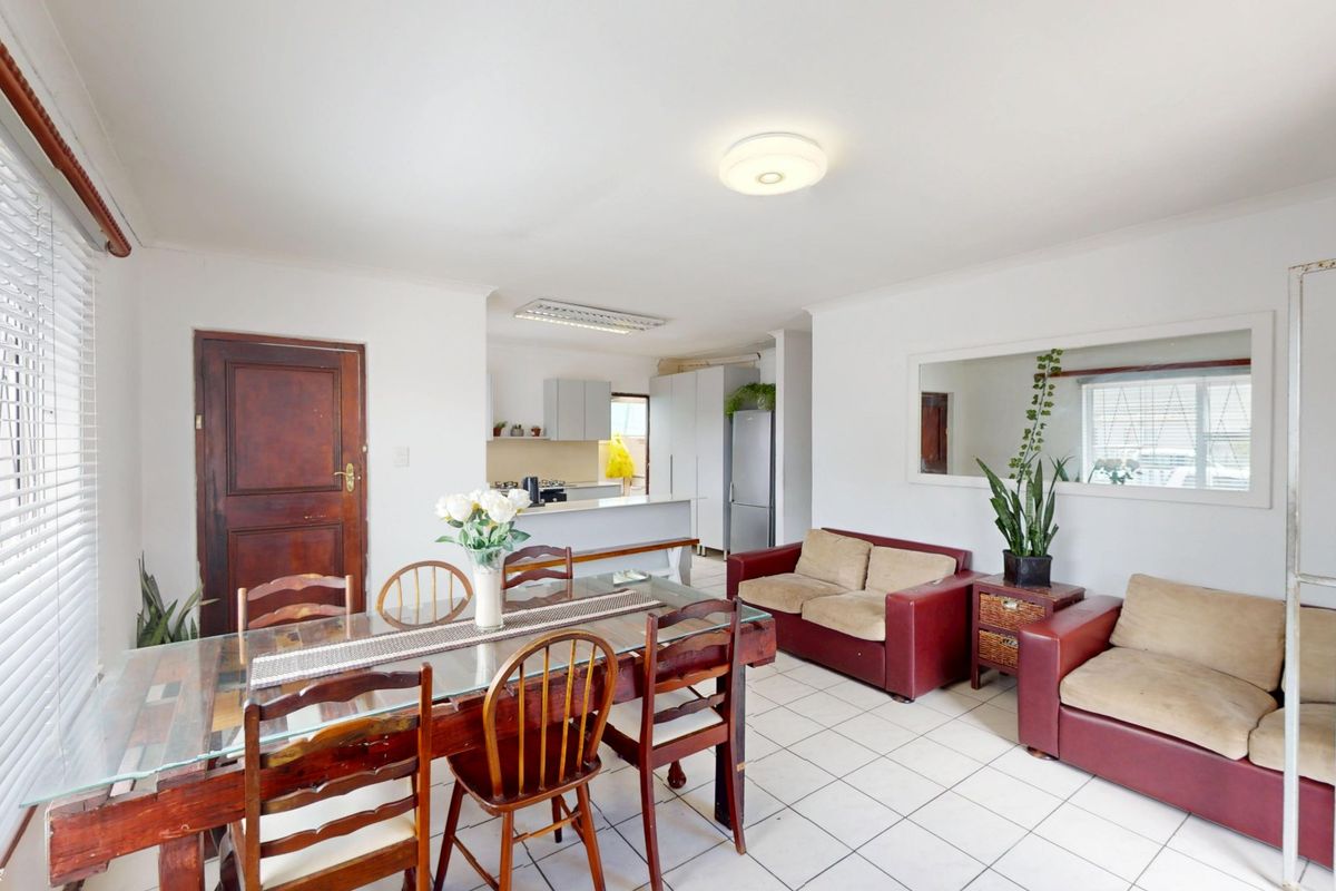 Spacious Home with Multiple Bedrooms, Flatlets & Extensive Secure Parking - Photo 5