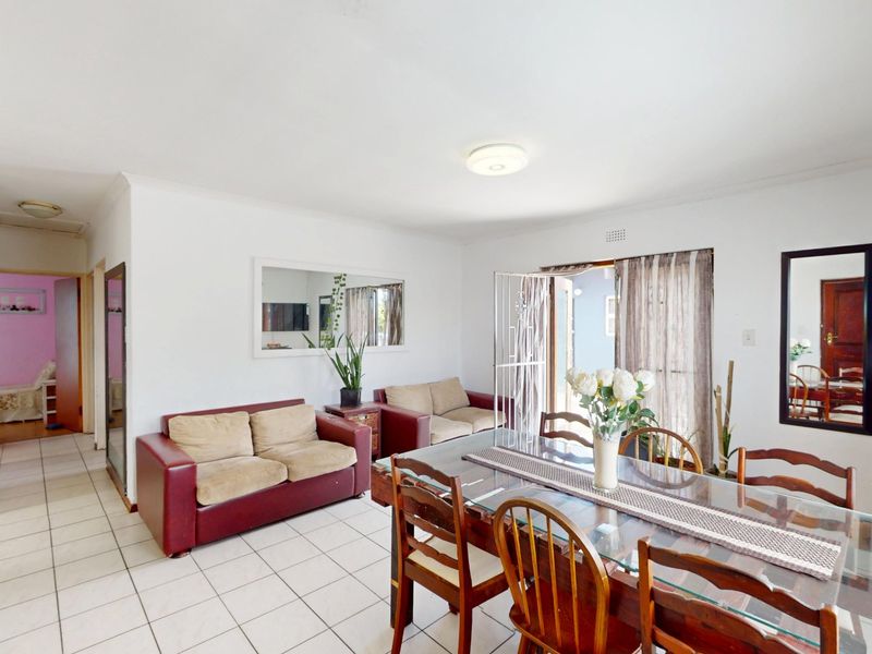 Spacious Home with Multiple Bedrooms, Flatlets & Extensive Secure Parking - Photo 6