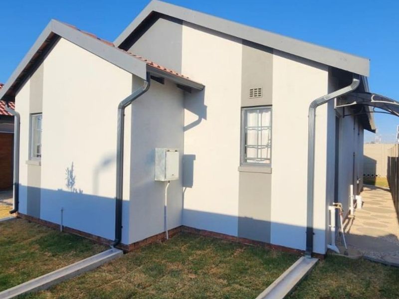 Spacious 3 bedroom and 2 bathroom house for sale in sky city  - Photo 2