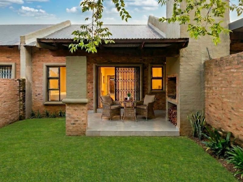 Exquisite ground floor modern unit with private garden in security complex - Photo 4