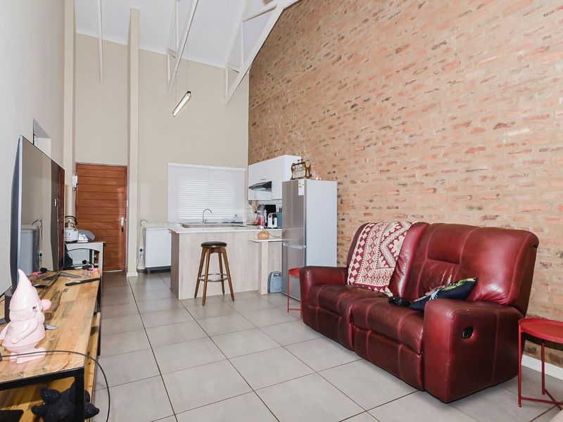 Exquisite ground floor modern unit with private garden in security complex - Photo 10