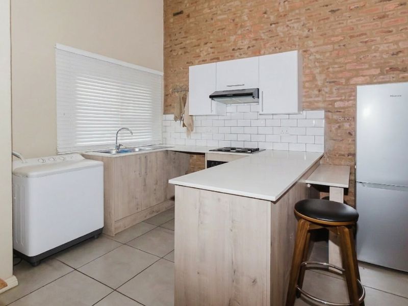 Exquisite ground floor modern unit with private garden in security complex - Photo 6