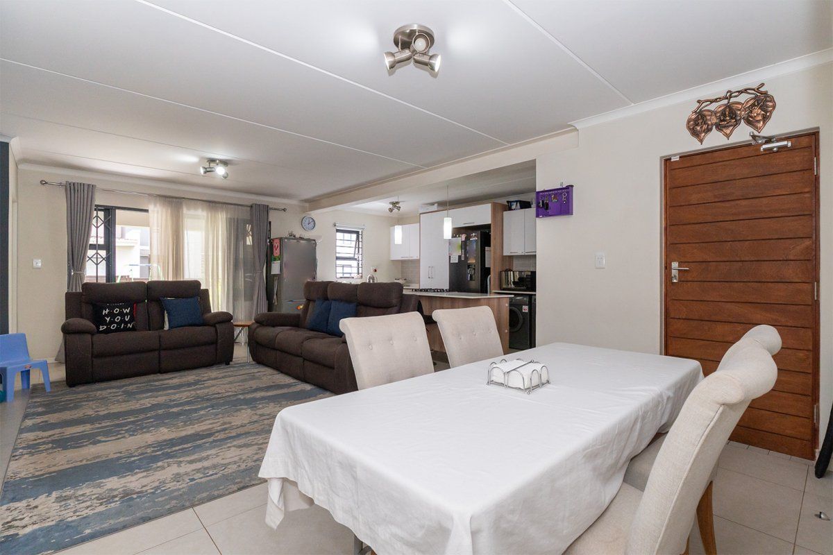 Modern Pet-Friendly Townhouse with Great Lifestyle Features - Photo 5