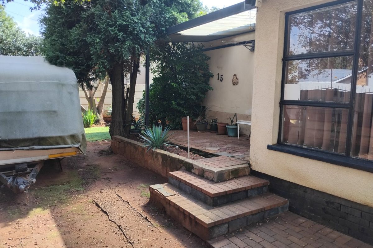 Charming Family Home with Flatlet & Entertainer’s Touches - Photo 5