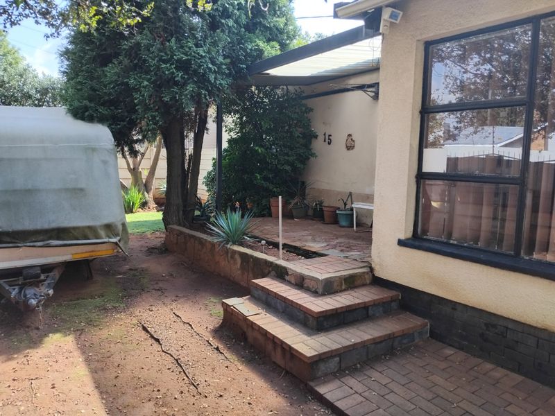 Charming Family Home with Flatlet & Entertainer’s Touches - Photo 5