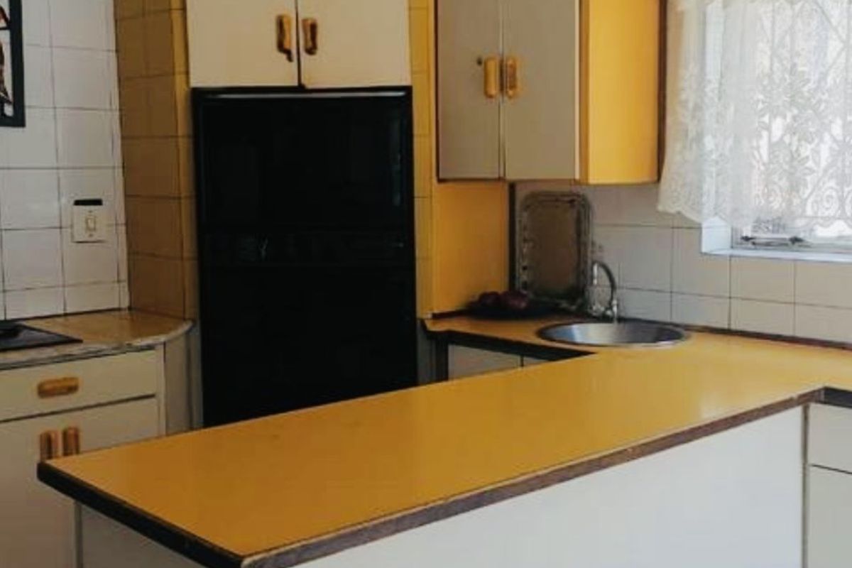 Neat & Secure 3-Bedroom Home with Great Value - Photo 2