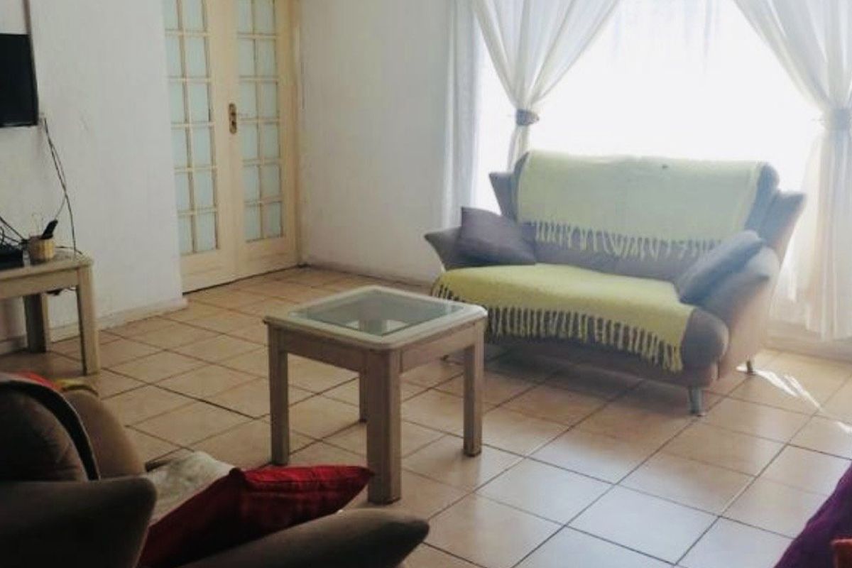 Neat & Secure 3-Bedroom Home with Great Value - Photo 3