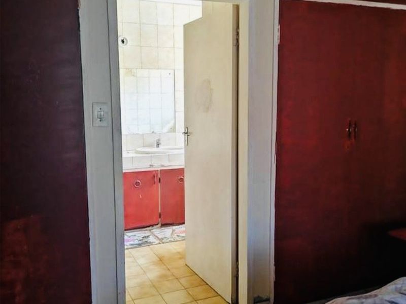 Neat & Secure 3-Bedroom Home with Great Value - Photo 8