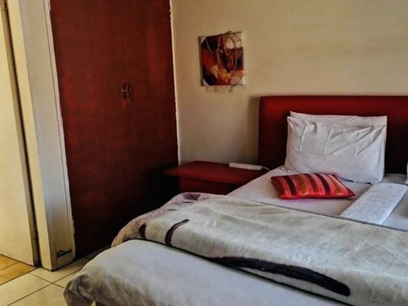 Neat & Secure 3-Bedroom Home with Great Value - Photo 7