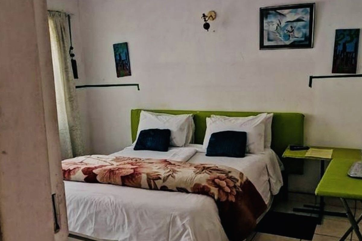 Neat & Secure 3-Bedroom Home with Great Value - Photo 4