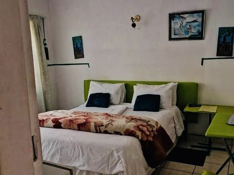 Neat & Secure 3-Bedroom Home with Great Value - Photo 4