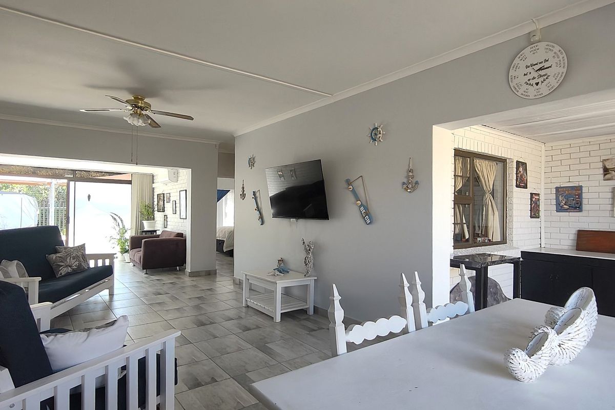 Very Neat Townhouse... Very Popular Complex... Close to Hartenbos and Beaches !!!  - Photo 2