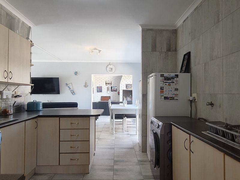 Very Neat Townhouse... Very Popular Complex... Close to Hartenbos and Beaches !!!  - Photo 8