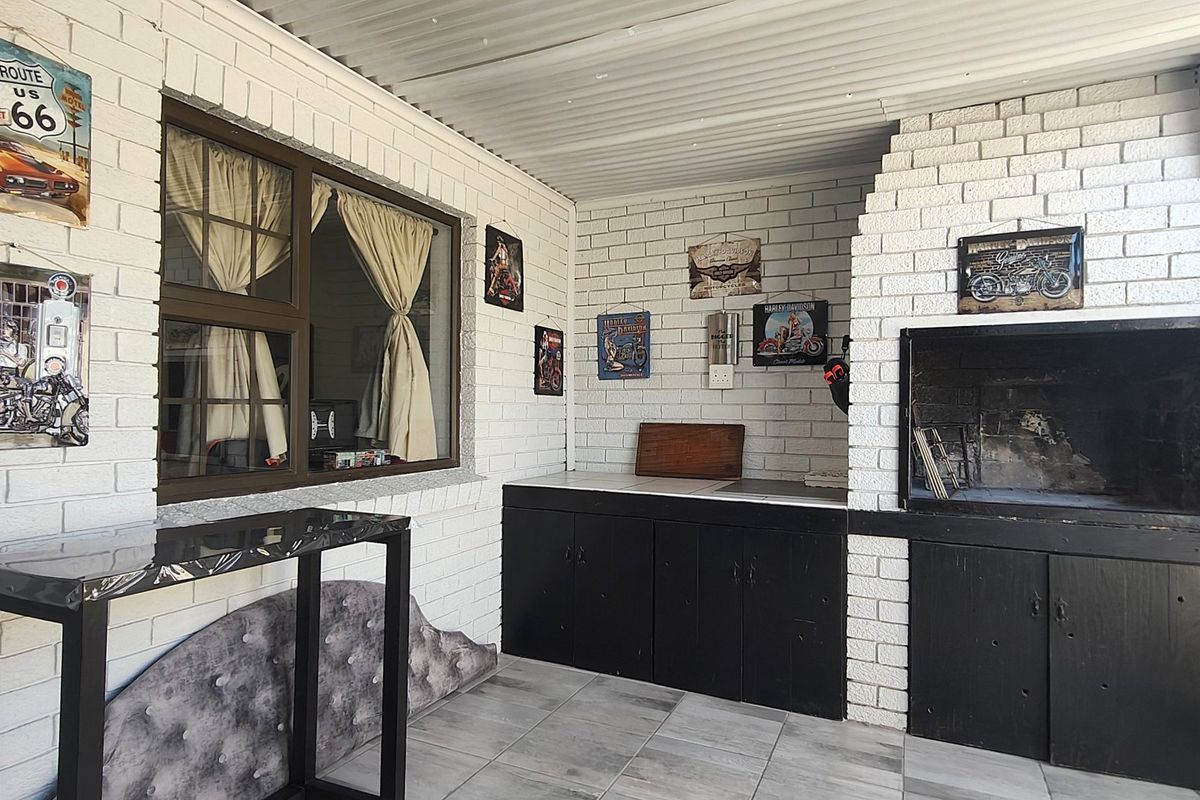 Very Neat Townhouse... Very Popular Complex... Close to Hartenbos and Beaches !!!  - Photo 5