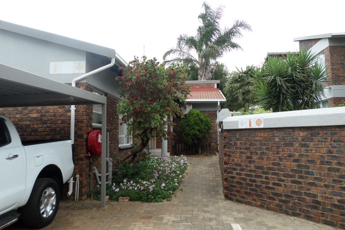 Lock Up and Go in Secure complex - Photo 4