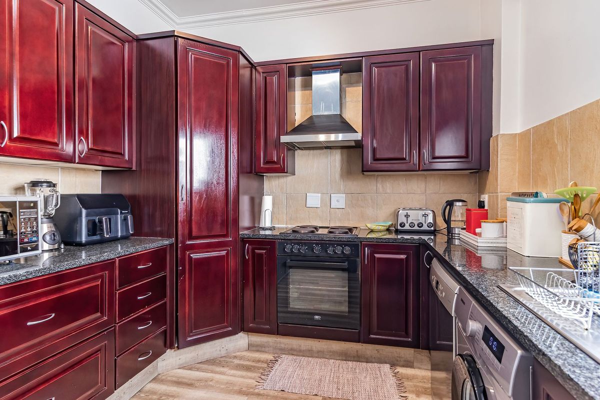 Spacious, Secure Living with Effortless Indoor-Outdoor Flow - Photo 3