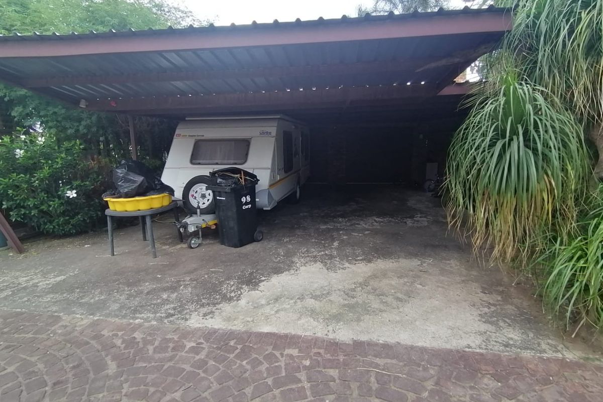 Comfortable 3-Bedroom Home with Practical Features - Photo 4