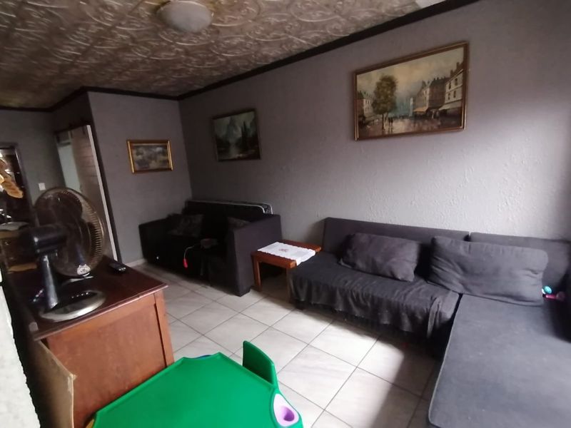 Comfortable 3-Bedroom Home with Practical Features - Photo 8