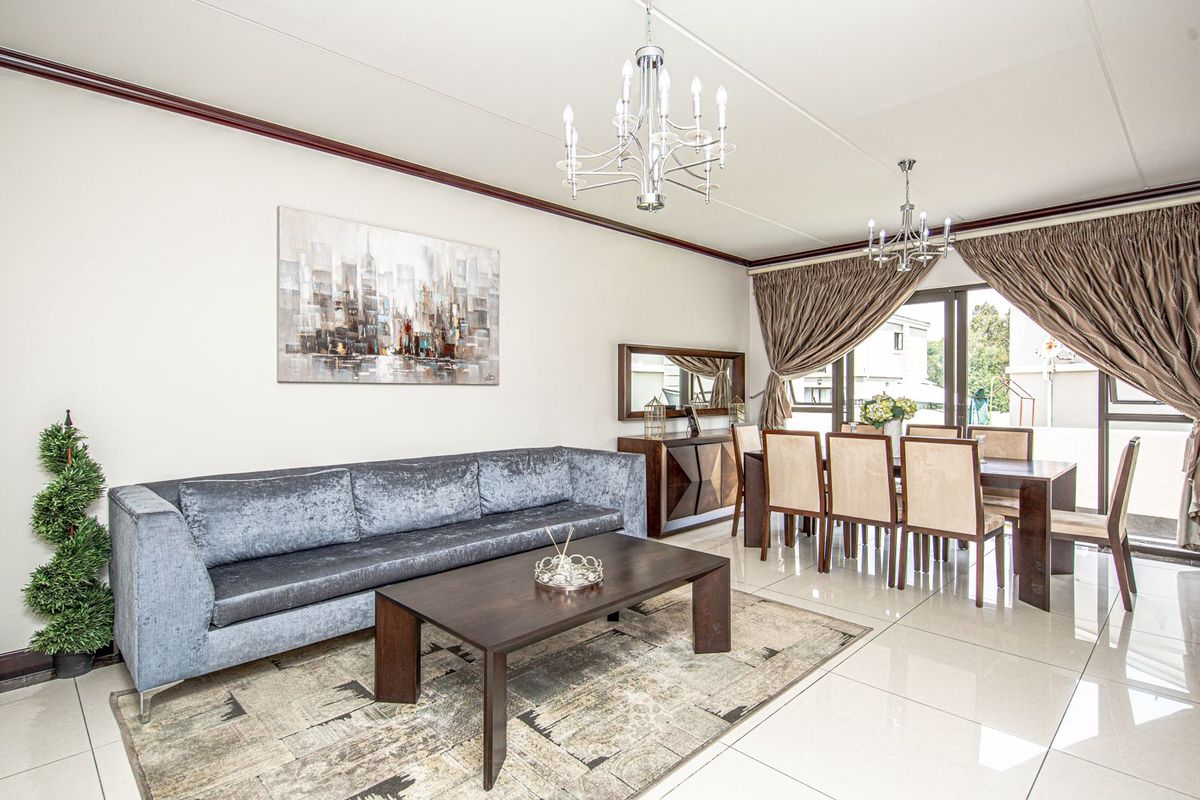 3 Bedroom Family Home with Large Balcony for Rent in Mont Tremblant Estate - Photo 4