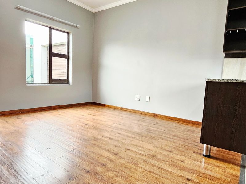 Beautiful  3 Bedroom, 2 Bathroom Modern Home in Terra Nova with Solar Panels and Water Tanks - Photo 4