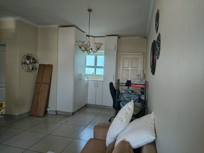1 Bedroom, 1 Bathroom Apartment For Sale In Morningside, Durban - Photo 4