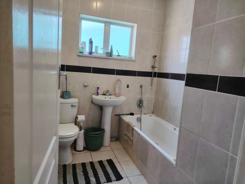 1 Bedroom, 1 Bathroom Apartment For Sale In Morningside, Durban - Photo 7