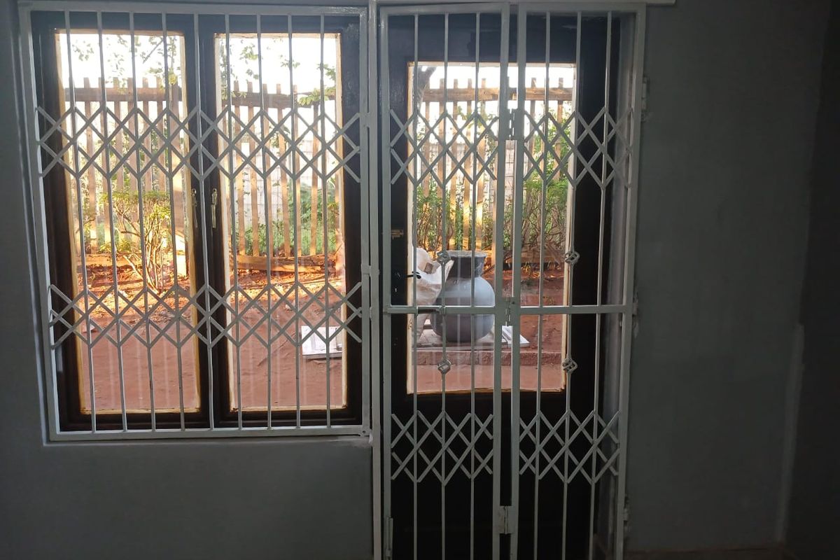 2 Bedrooms, 1.5 Bathroom Apartment For Sale In Montclair, Durban - Photo 4