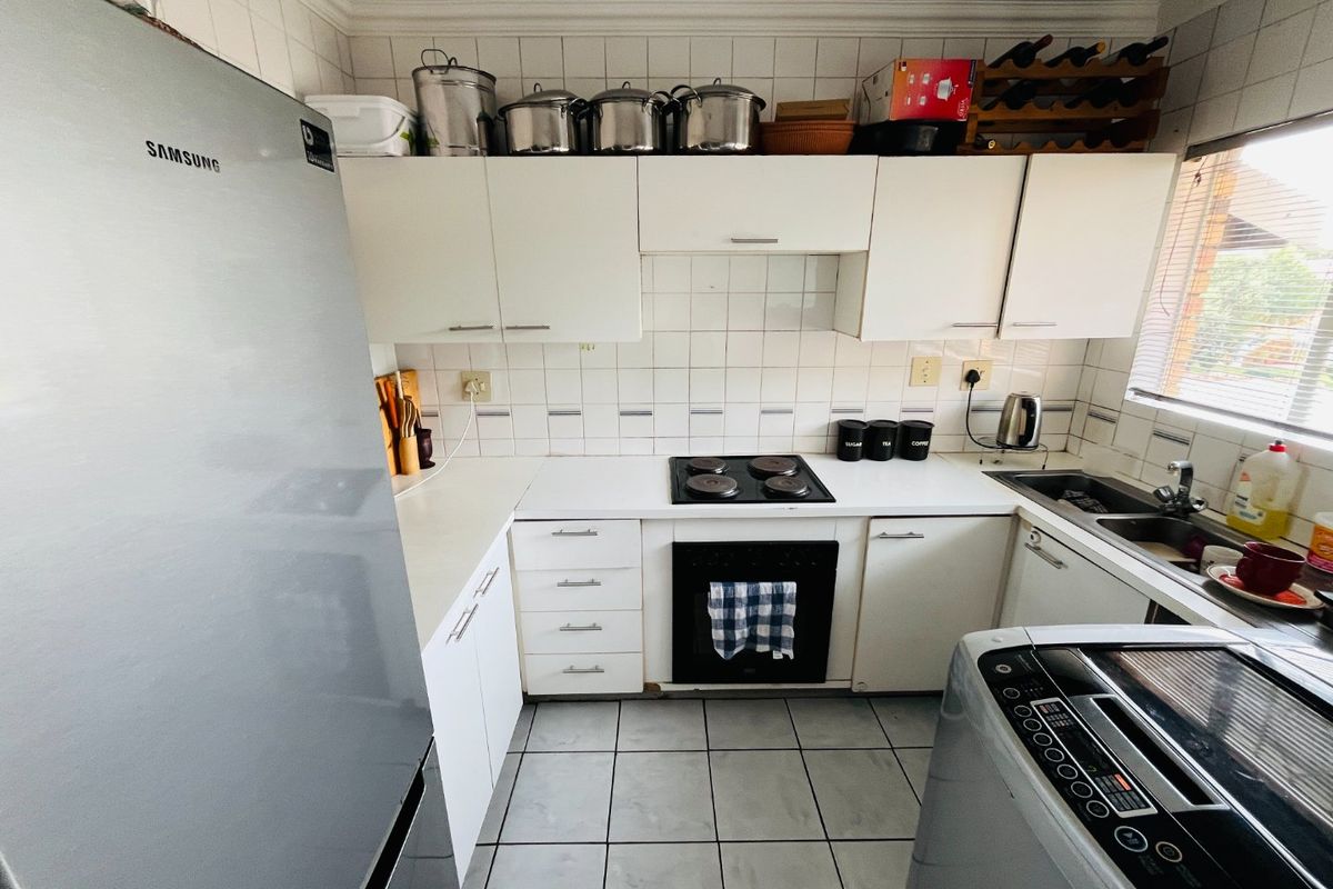 Two bedroom & 1 bathroom  apartment/ flat for sale in Buccleuch - Photo 2
