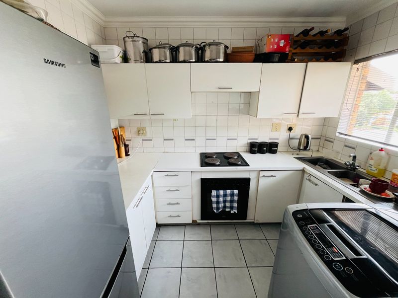 Two bedroom & 1 bathroom  apartment/ flat for sale in Buccleuch - Photo 2