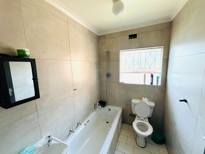 Two bedroom & 1 bathroom  apartment/ flat for sale in Buccleuch - Photo 9