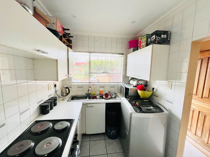 Two bedroom & 1 bathroom  apartment/ flat for sale in Buccleuch - Photo 3