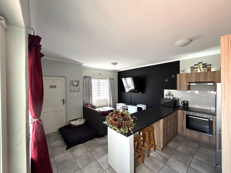 What a Steal:  Immaculate Home :such a cute 2 bedroom home. - Photo 7