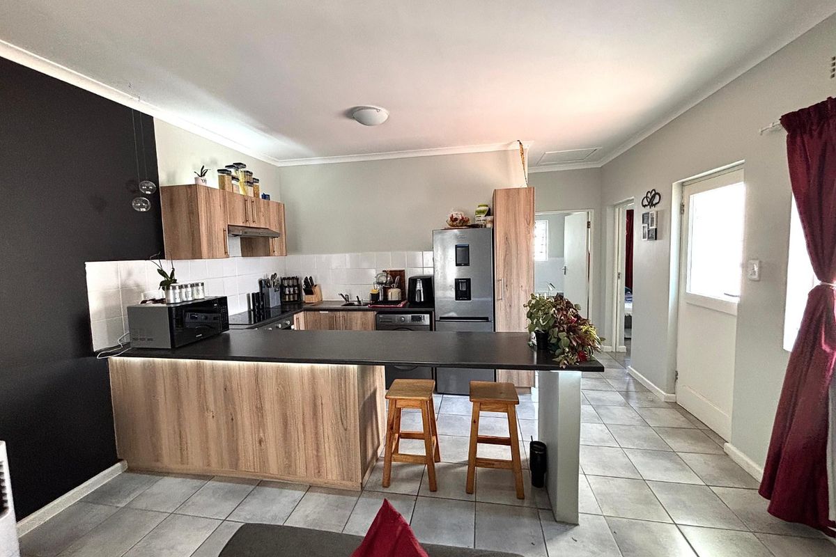 What a Steal:  Immaculate Home :such a cute 2 bedroom home. - Photo 5