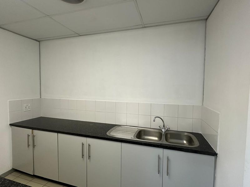 Modern Office space to rent in Clearwater Office Park, Roodepoort  - Photo 8