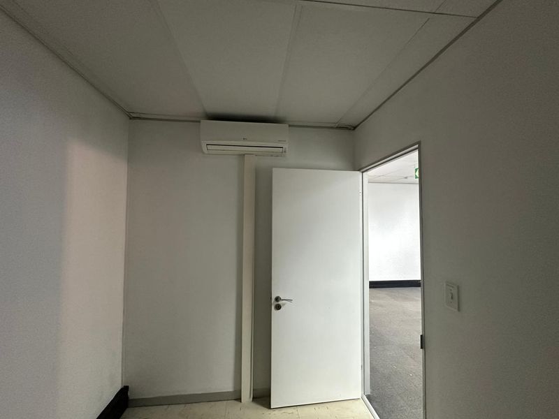 Modern Office space to rent in Clearwater Office Park, Roodepoort  - Photo 3