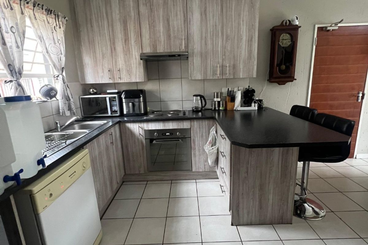 Beautiful 3 bed Town House !! - Photo 2