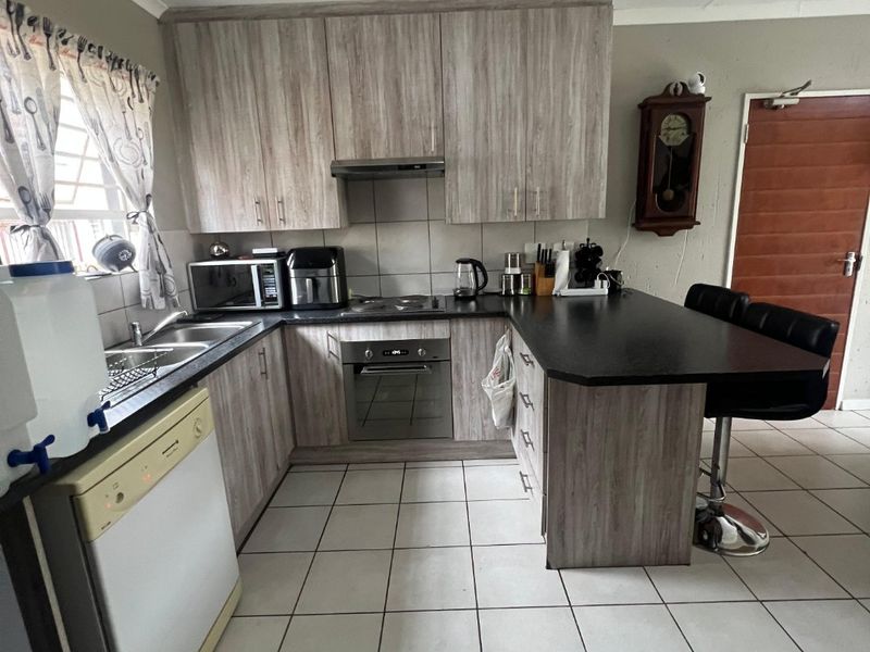 Beautiful 3 bed Town House !! - Photo 2