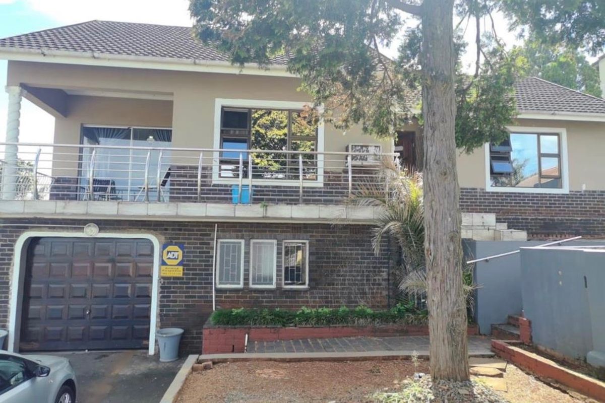 Beautiful  Family home with Income Generating flatlet.... - Photo 4
