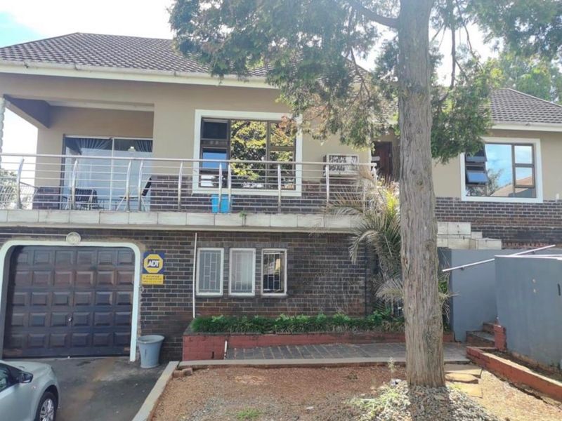 Beautiful  Family home with Income Generating flatlet.... - Photo 4