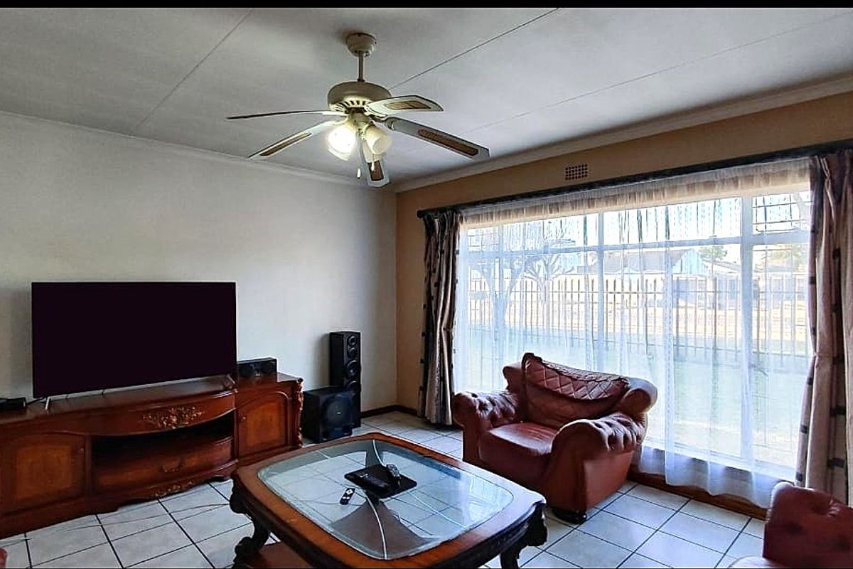 4 Bedroom Family Home with Cottage in Three Rivers - Photo 5